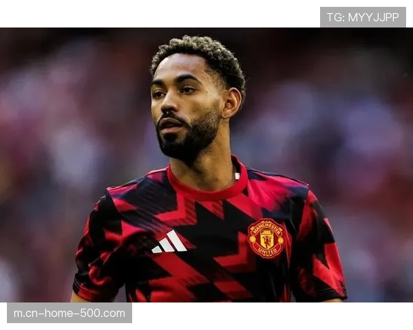 红魔球迷举旗事件引热议，库尼亚版耶稣像成争议焦点